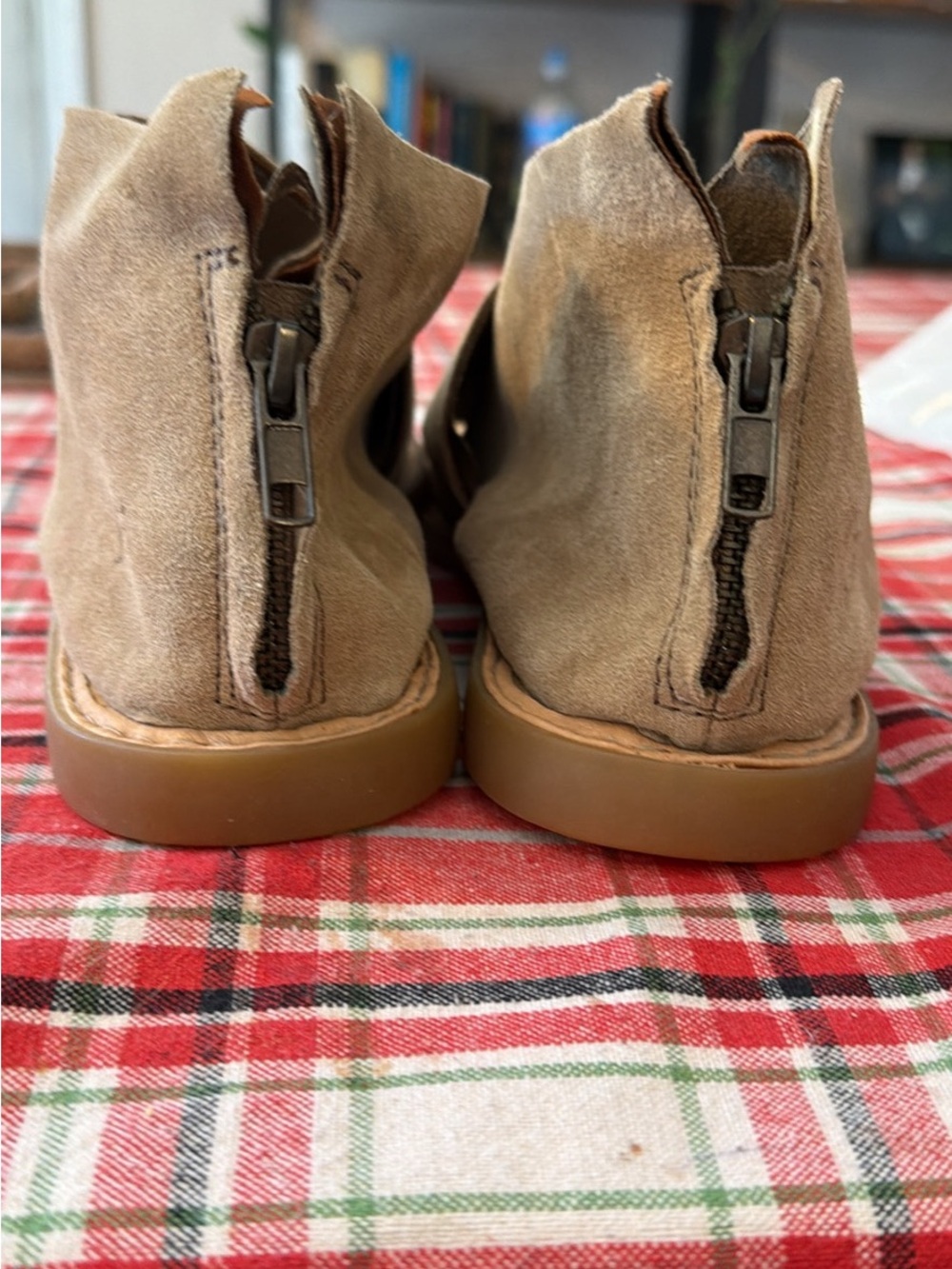 Born IWA Women's Taupe Suede Crossover Sandals - Picture 4 of 7